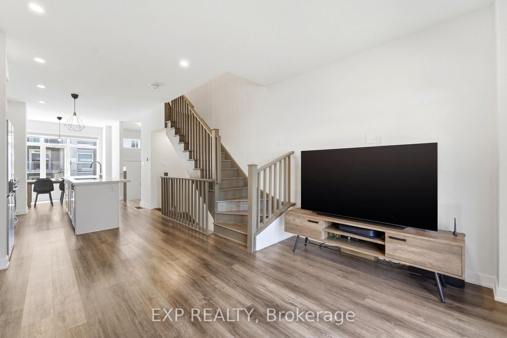 Photo 6 of 19 Markle Crescent, Hamilton, Ancaster — HOMEH