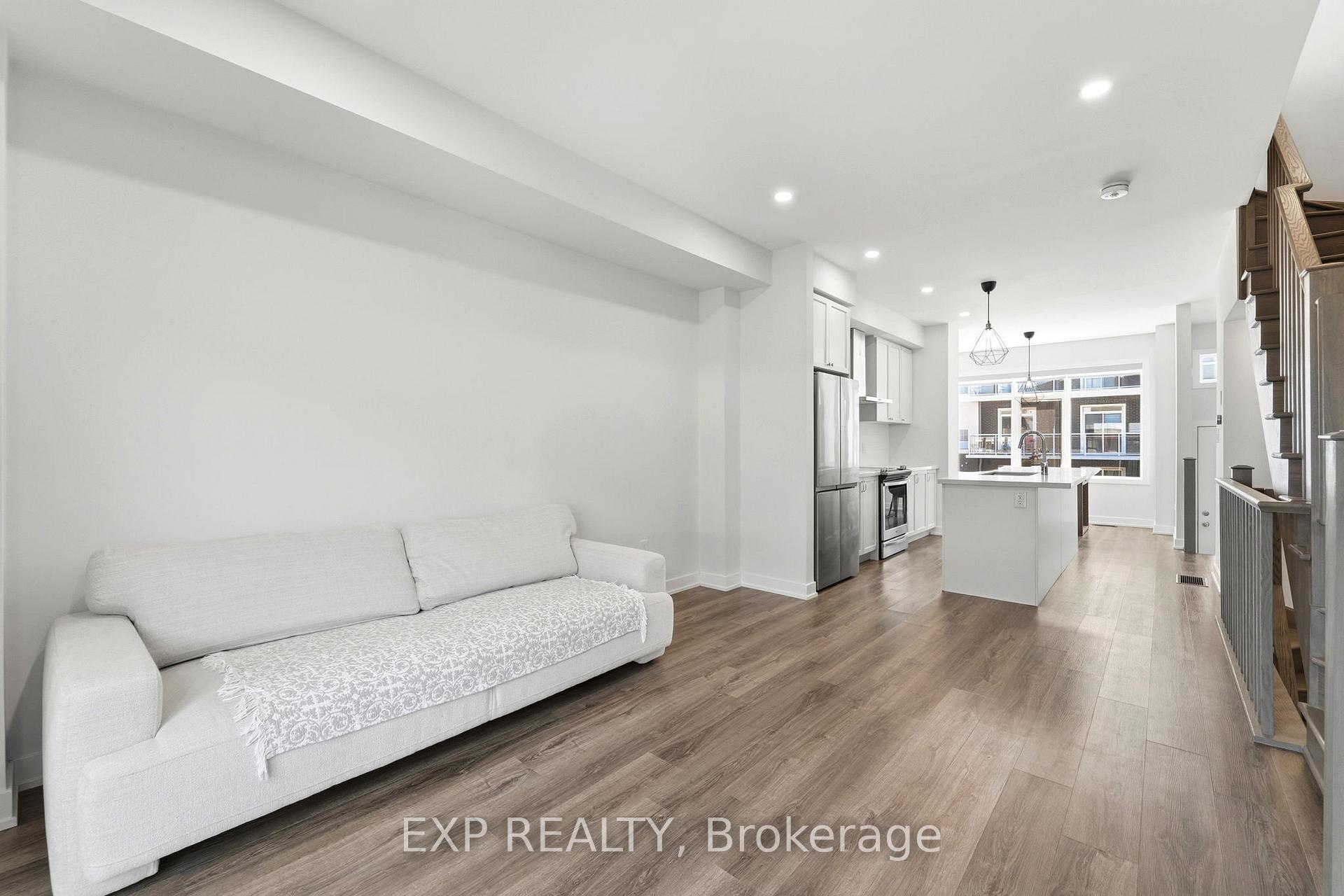 Photo 7 of 19 Markle Crescent, Hamilton, Ancaster — HOMEH