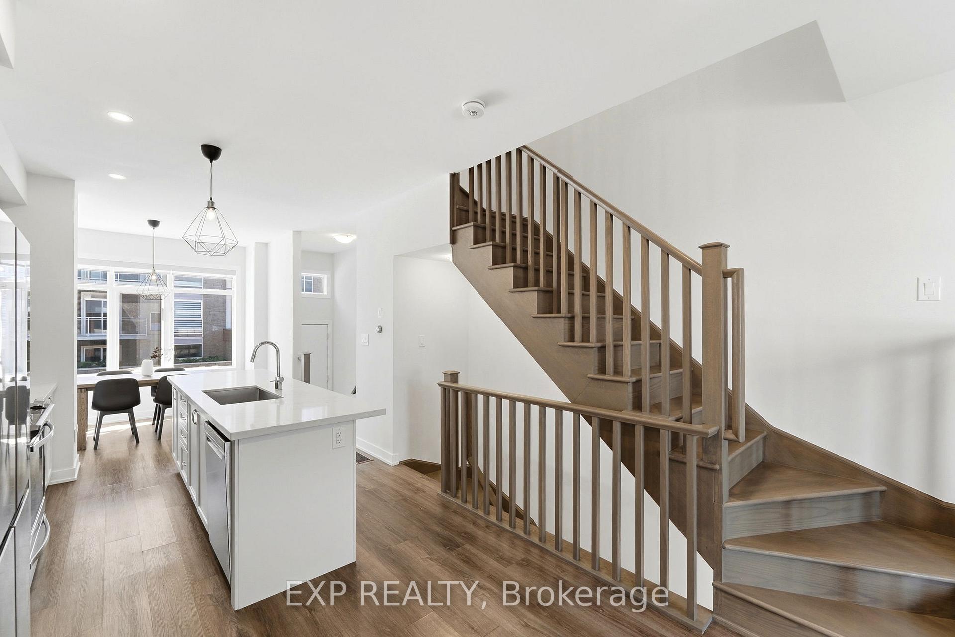 Photo 8 of 19 Markle Crescent, Hamilton, Ancaster — HOMEH