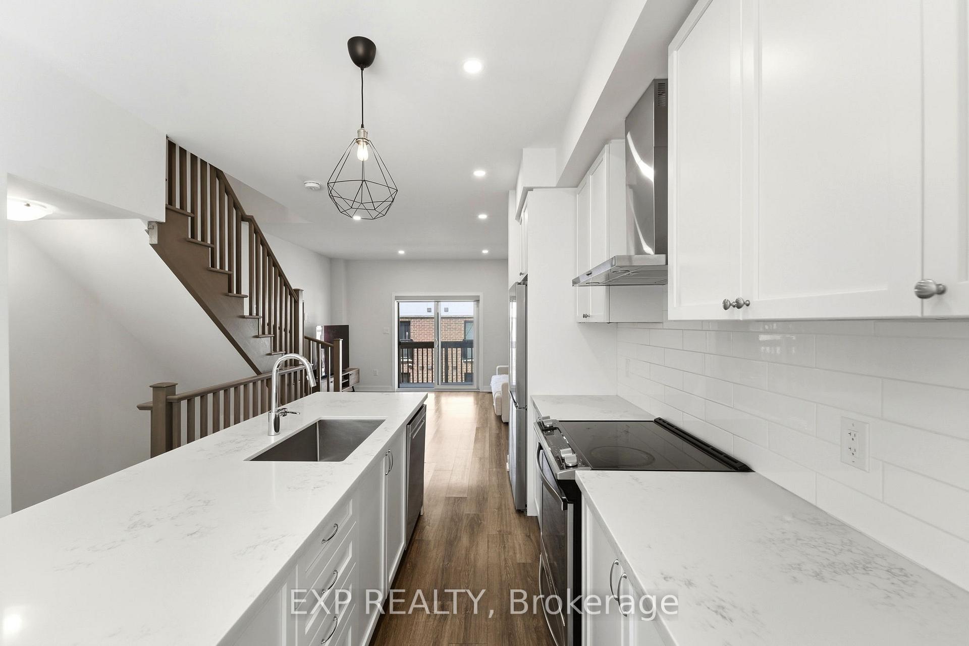 Photo 11 of 19 Markle Crescent, Hamilton, Ancaster — HOMEH