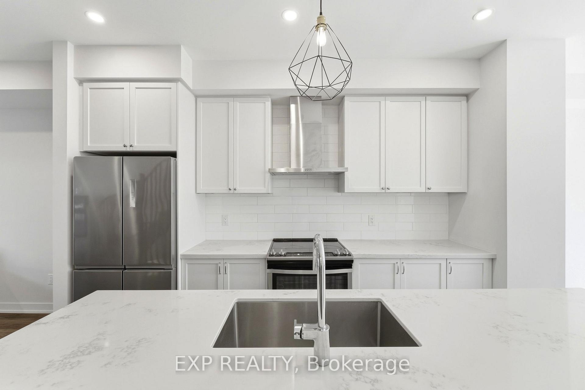 Photo 12 of 19 Markle Crescent, Hamilton, Ancaster — HOMEH