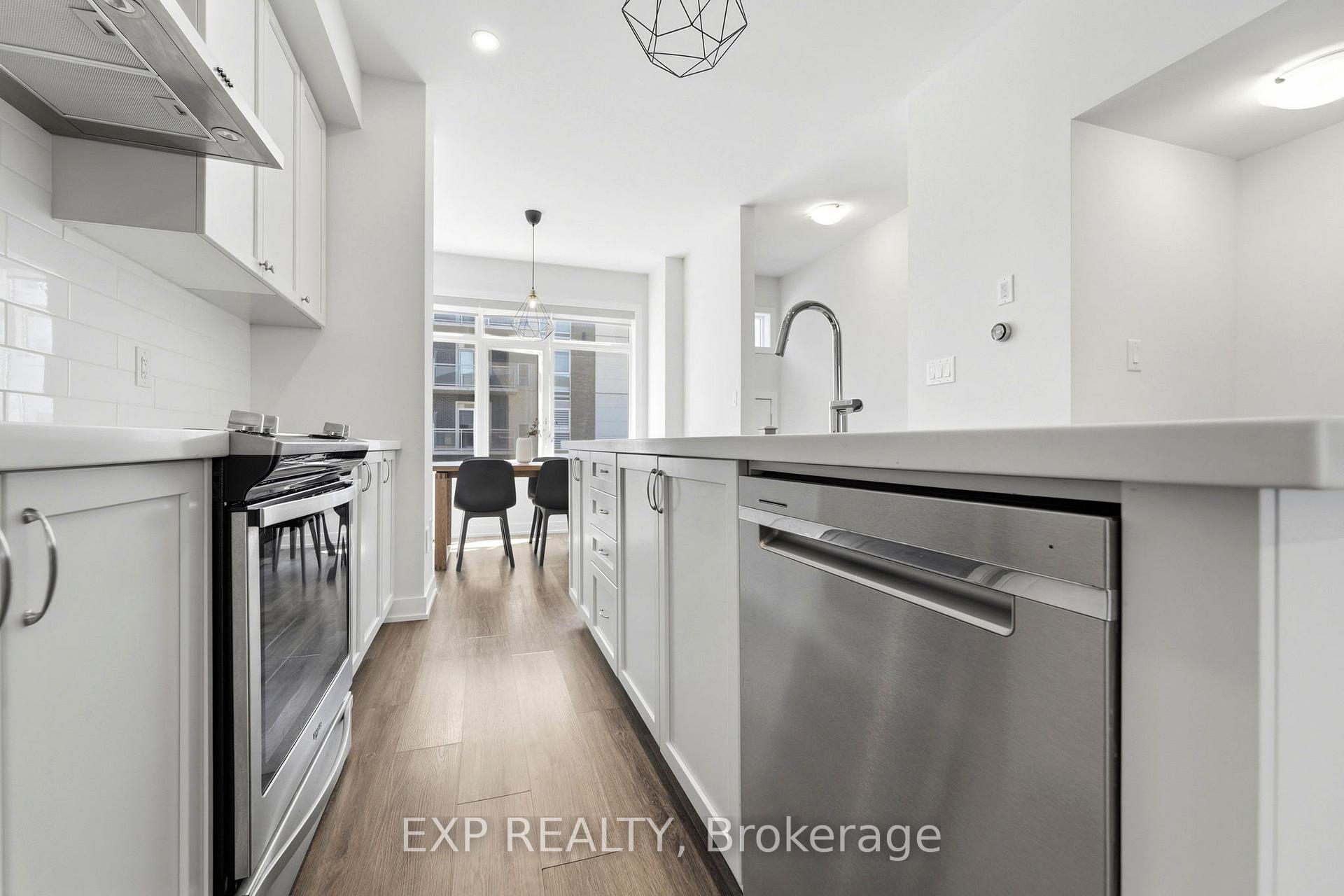 Photo 13 of 19 Markle Crescent, Hamilton, Ancaster — HOMEH