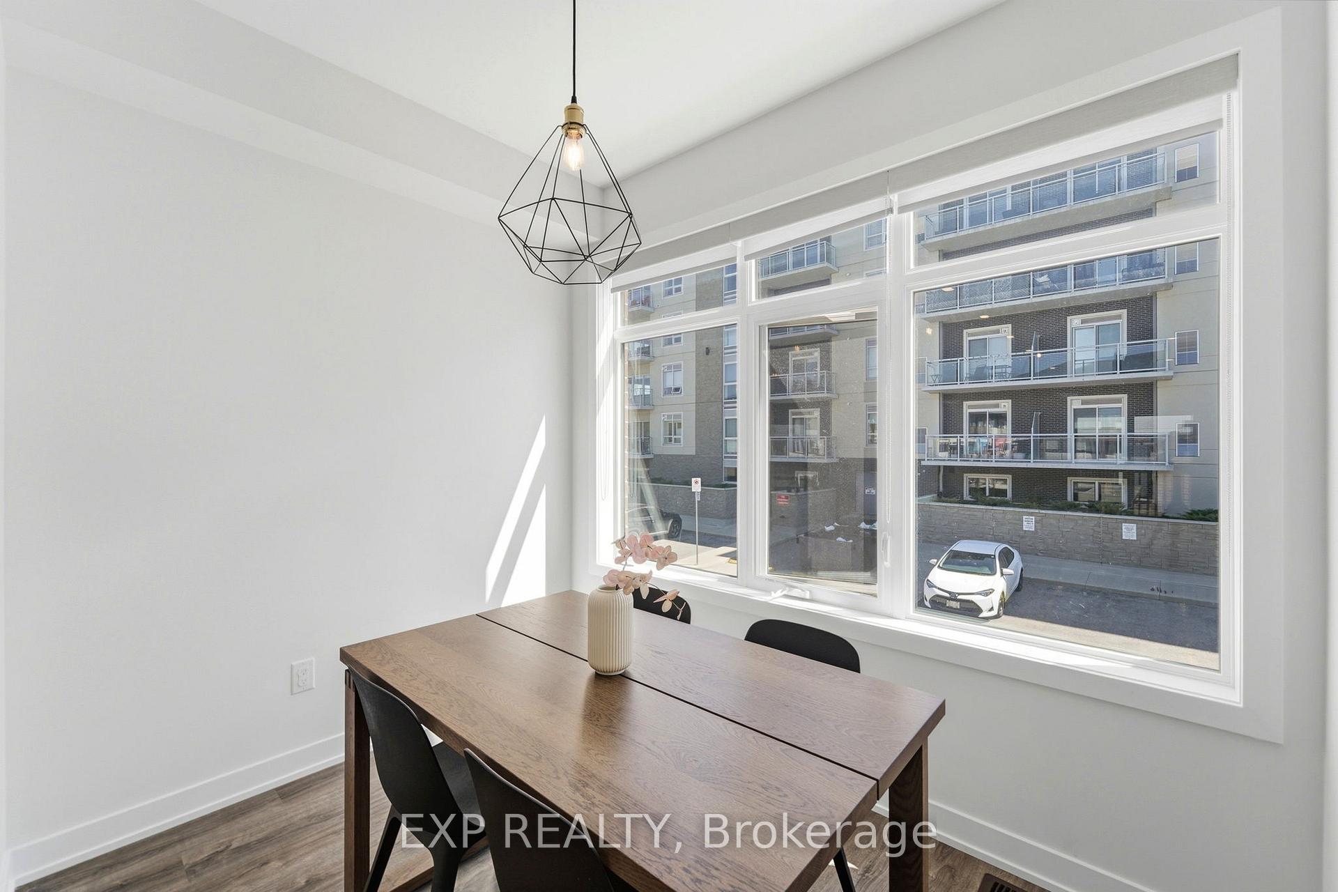 Photo 14 of 19 Markle Crescent, Hamilton, Ancaster — HOMEH