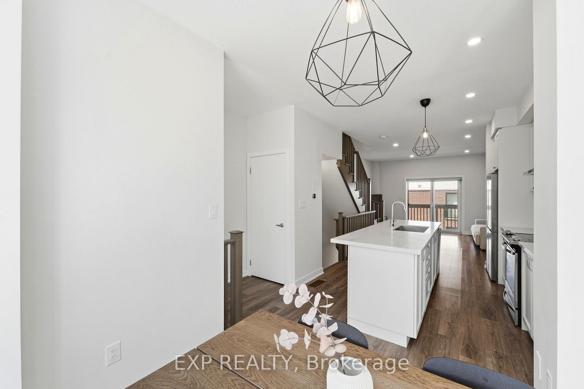 Photo 15 of 19 Markle Crescent, Hamilton, Ancaster — HOMEH