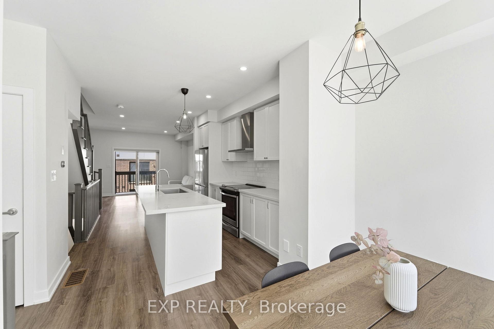 Photo 16 of 19 Markle Crescent, Hamilton, Ancaster — HOMEH