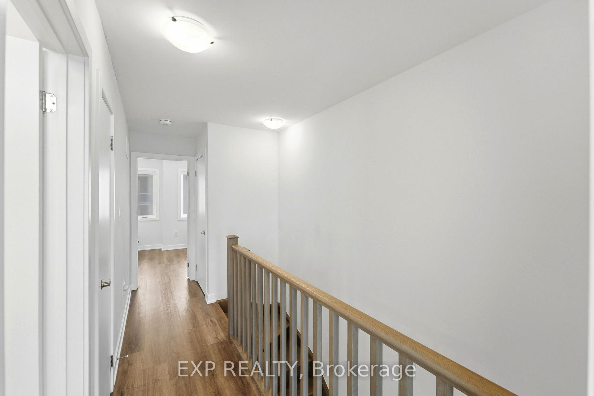 Photo 18 of 19 Markle Crescent, Hamilton, Ancaster — HOMEH