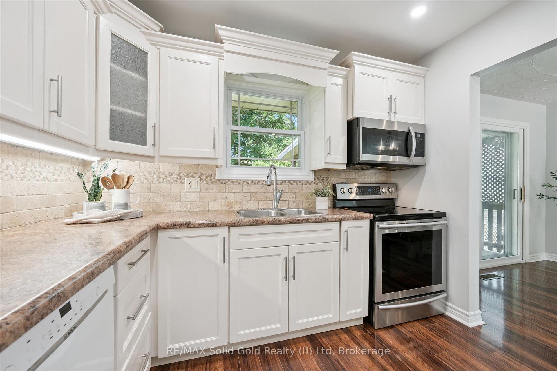 Photo 18 of 16 Nipigon Street, Kitchener, Grand River North — HOMEH