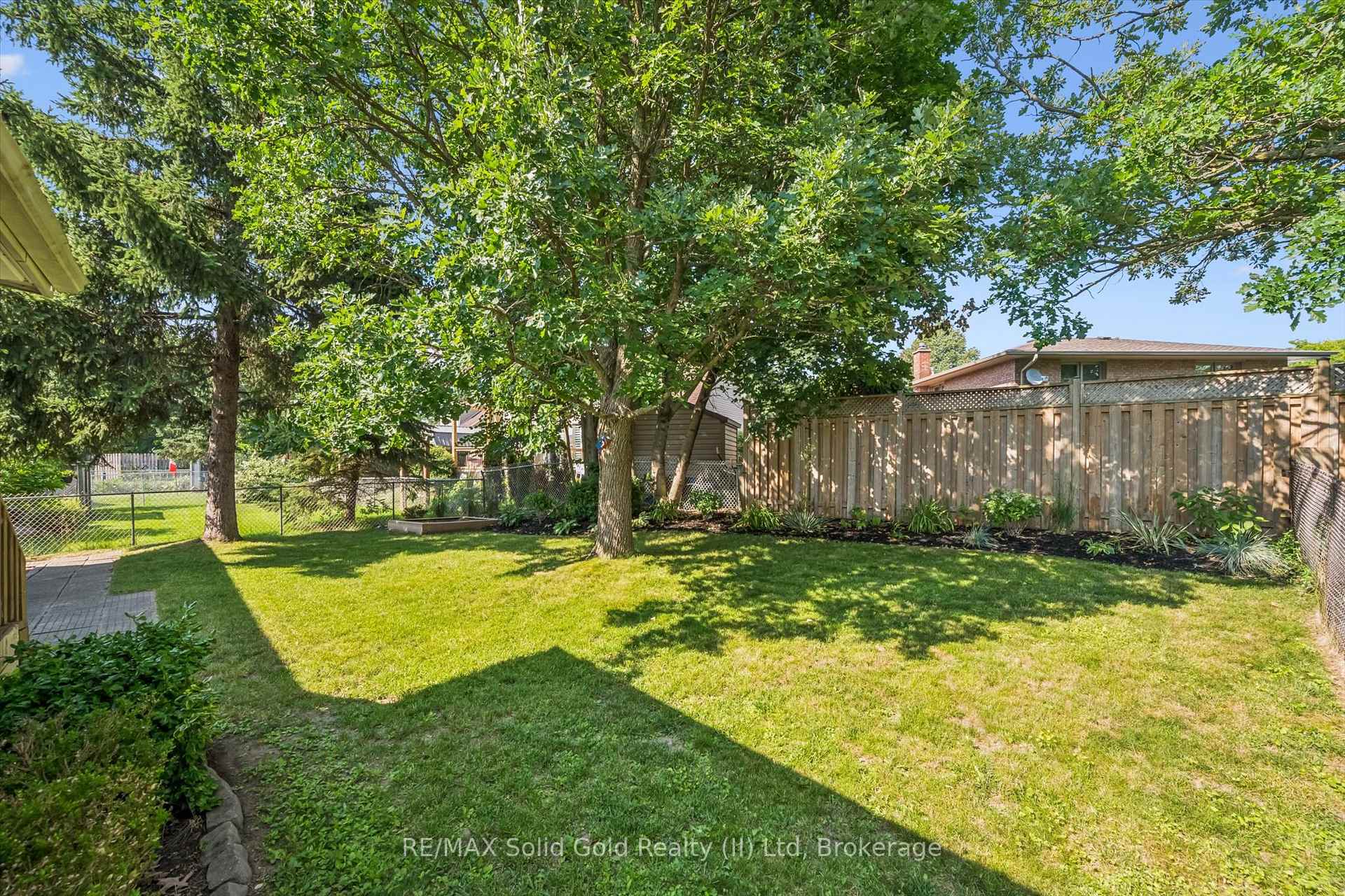 Photo 35 of 16 Nipigon Street, Kitchener, Grand River North — HOMEH