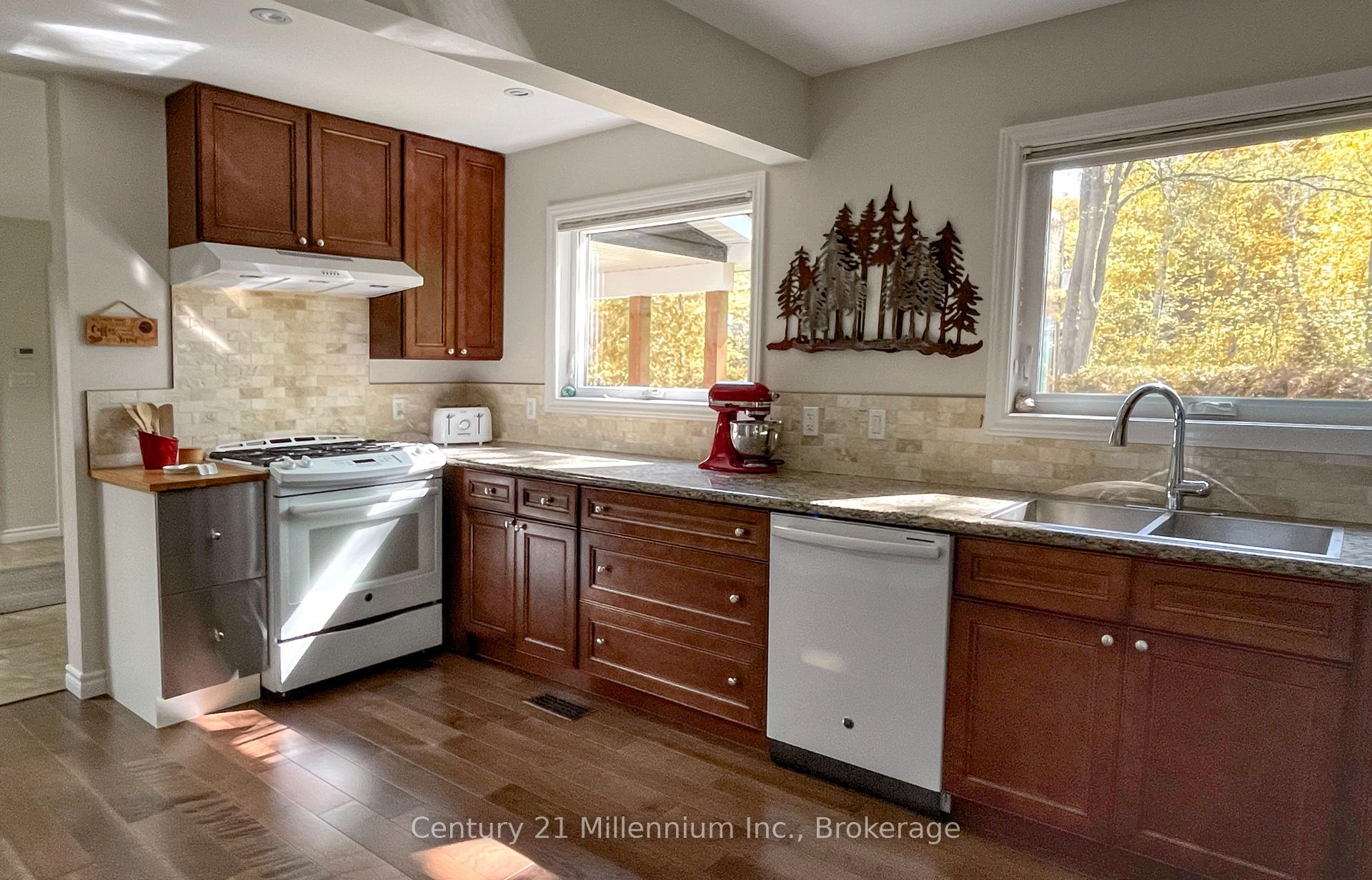 Photo 16 of 58 Cedarlane Drive, Wasaga Beach — HOMEH