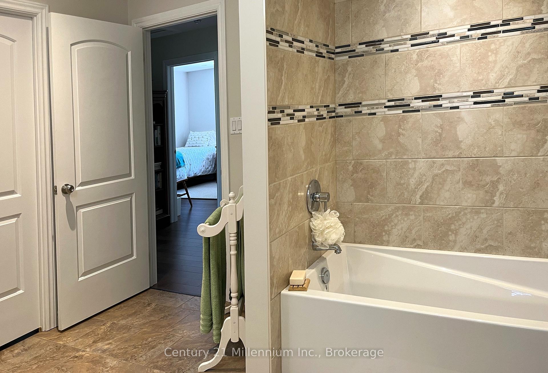 Photo 33 of 58 Cedarlane Drive, Wasaga Beach — HOMEH