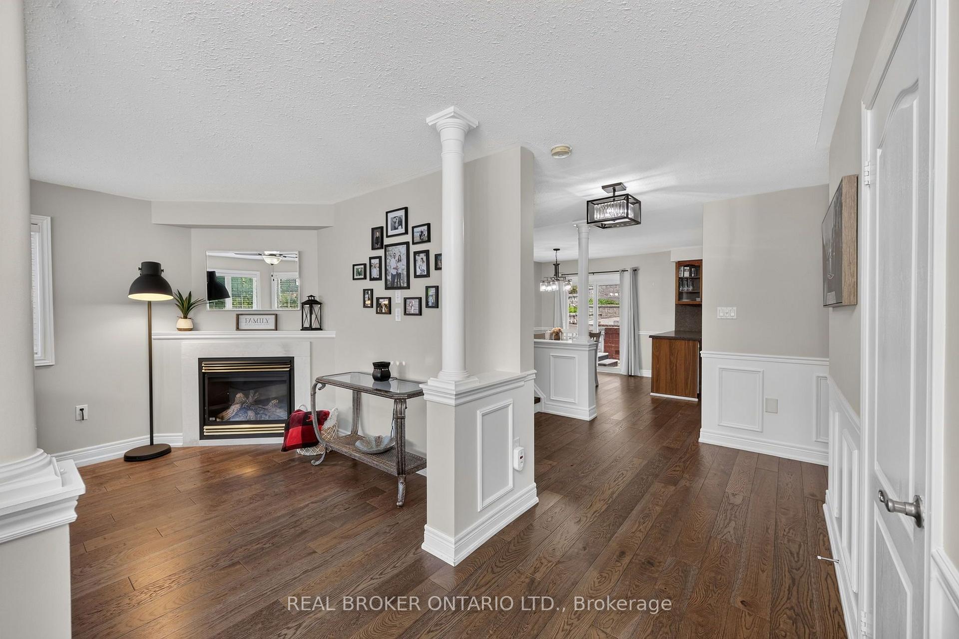Photo 3 of 35 Bloom Crescent, Barrie, Ardagh — HOMEH