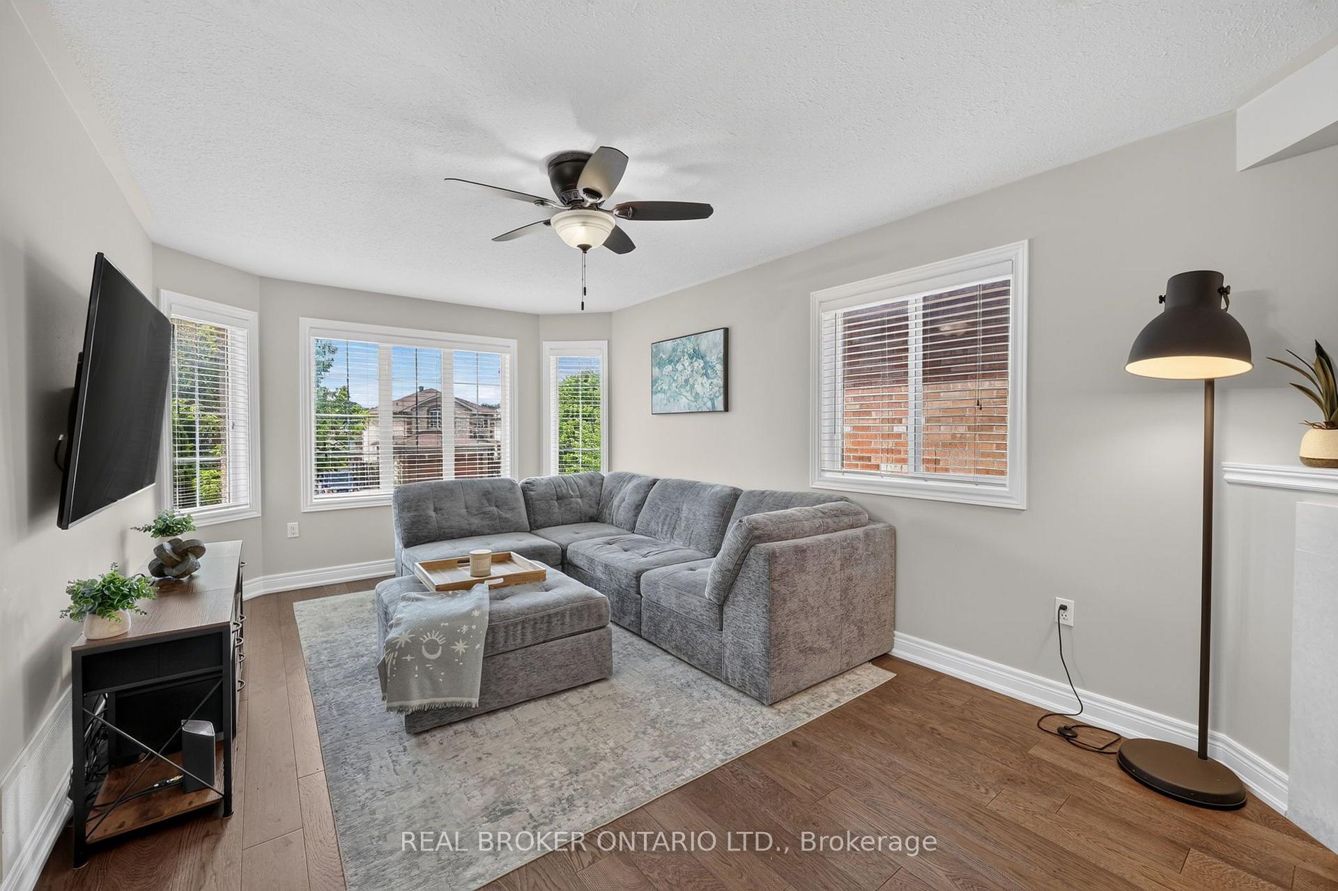Photo 4 of 35 Bloom Crescent, Barrie, Ardagh — HOMEH