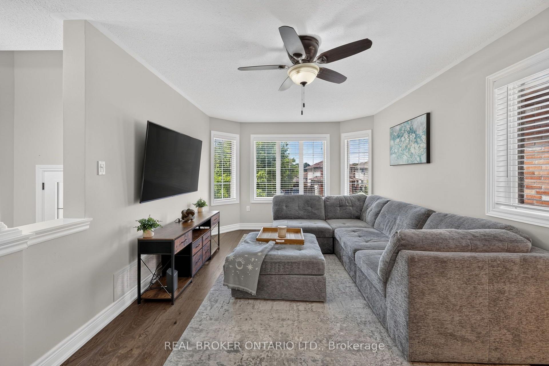 Photo 5 of 35 Bloom Crescent, Barrie, Ardagh — HOMEH