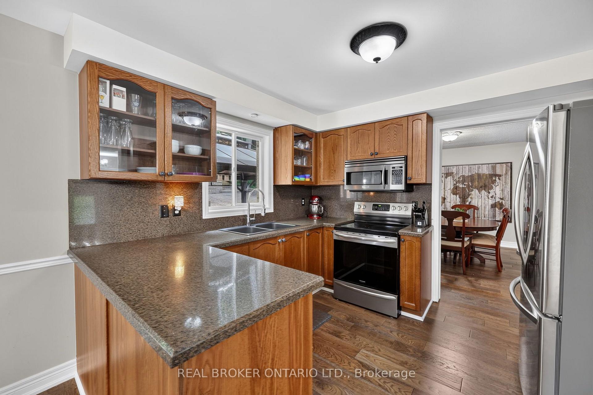Photo 9 of 35 Bloom Crescent, Barrie, Ardagh — HOMEH