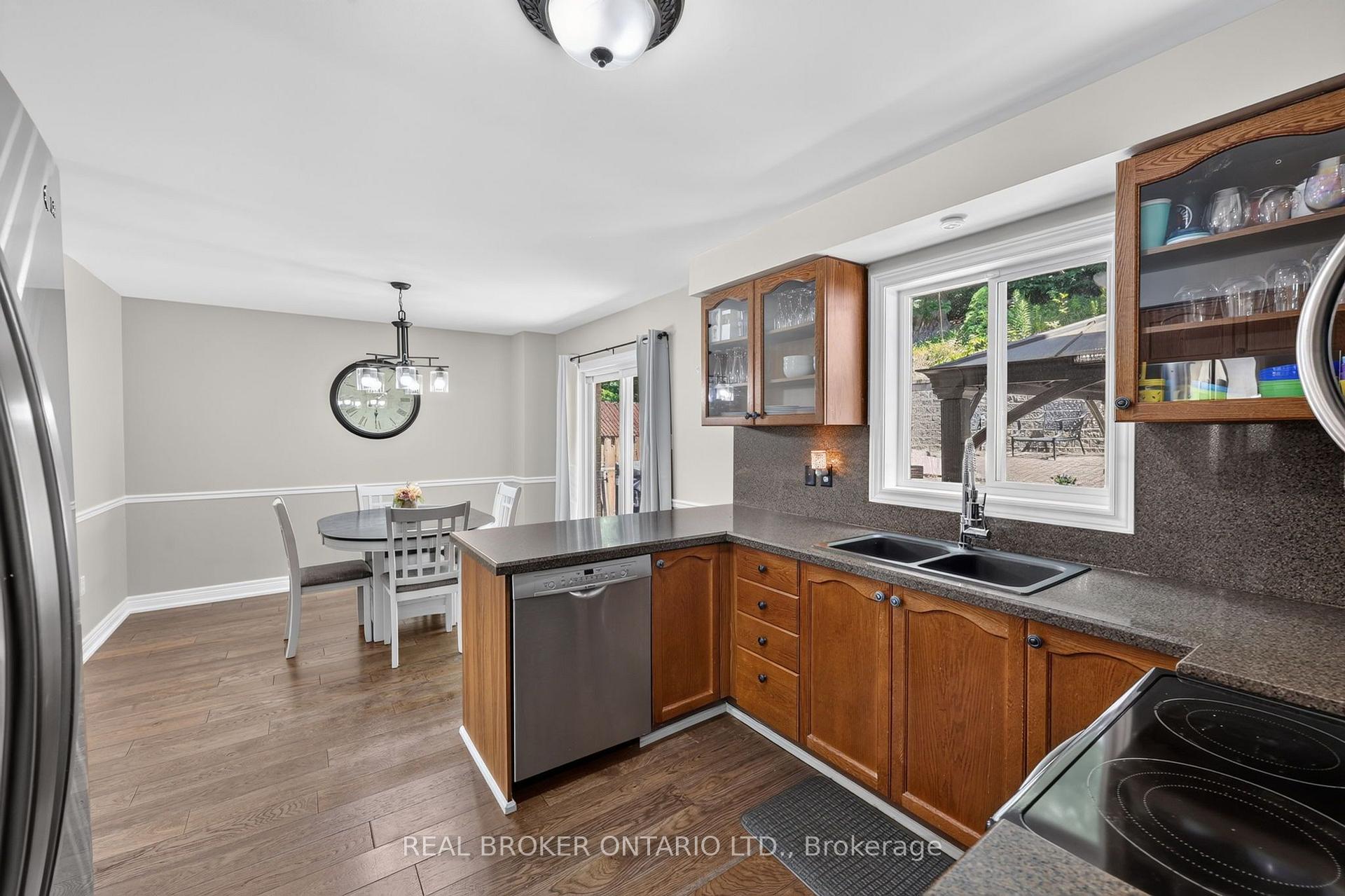 Photo 10 of 35 Bloom Crescent, Barrie, Ardagh — HOMEH