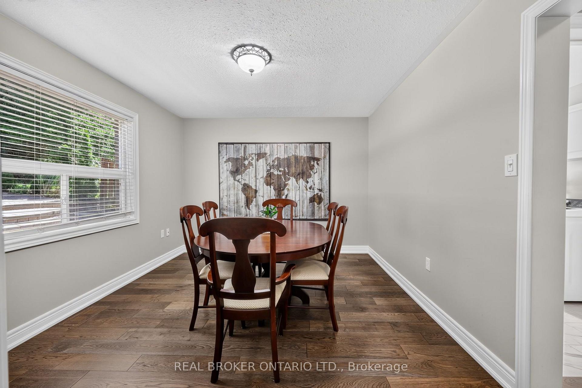 Photo 12 of 35 Bloom Crescent, Barrie, Ardagh — HOMEH