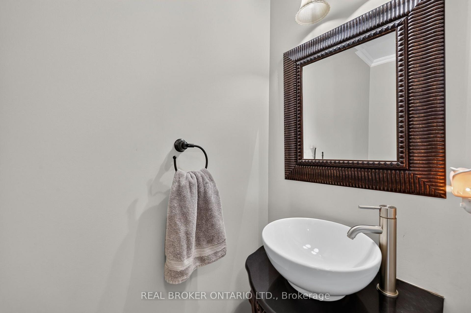 Photo 13 of 35 Bloom Crescent, Barrie, Ardagh — HOMEH