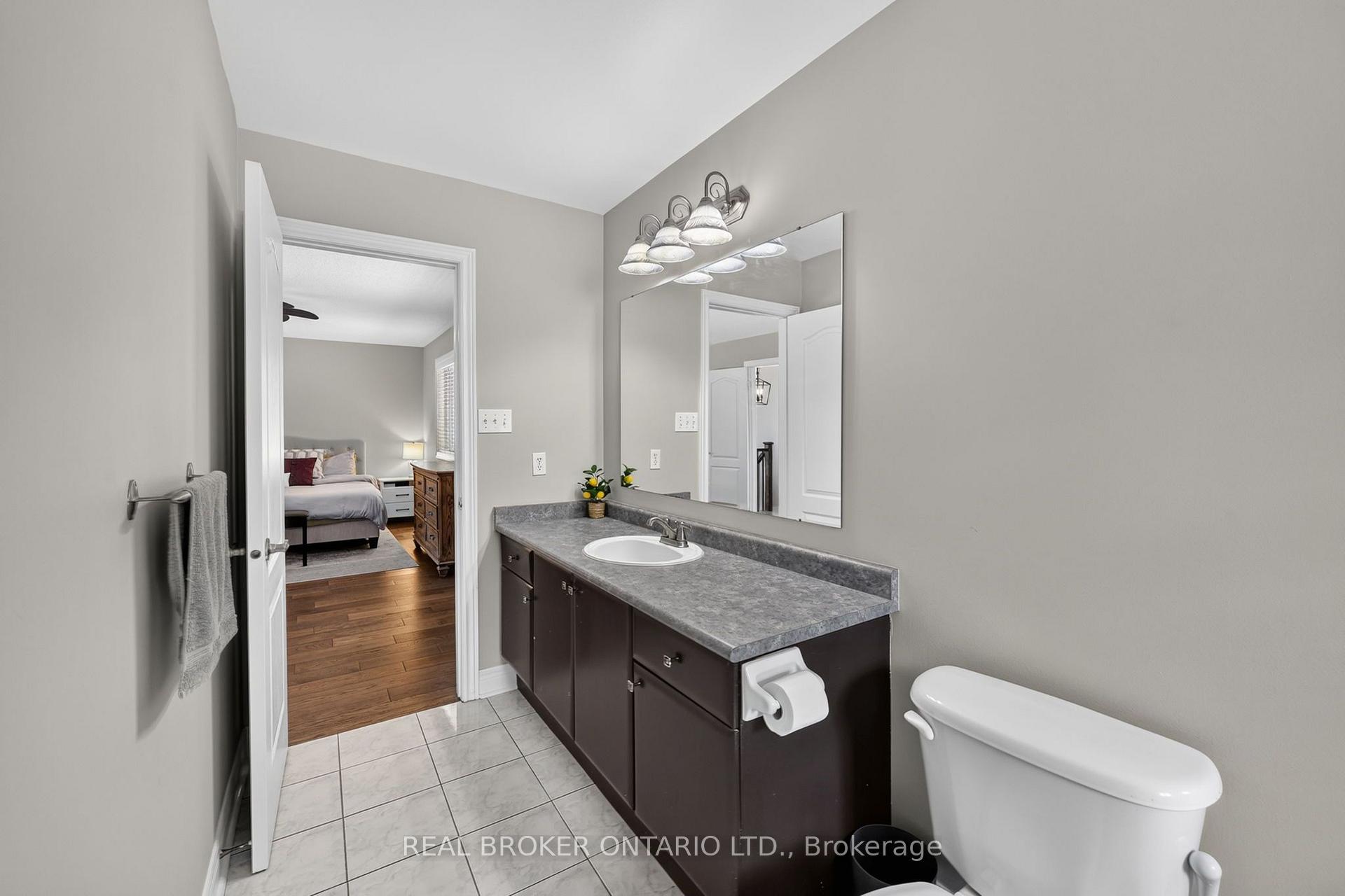 Photo 19 of 35 Bloom Crescent, Barrie, Ardagh — HOMEH