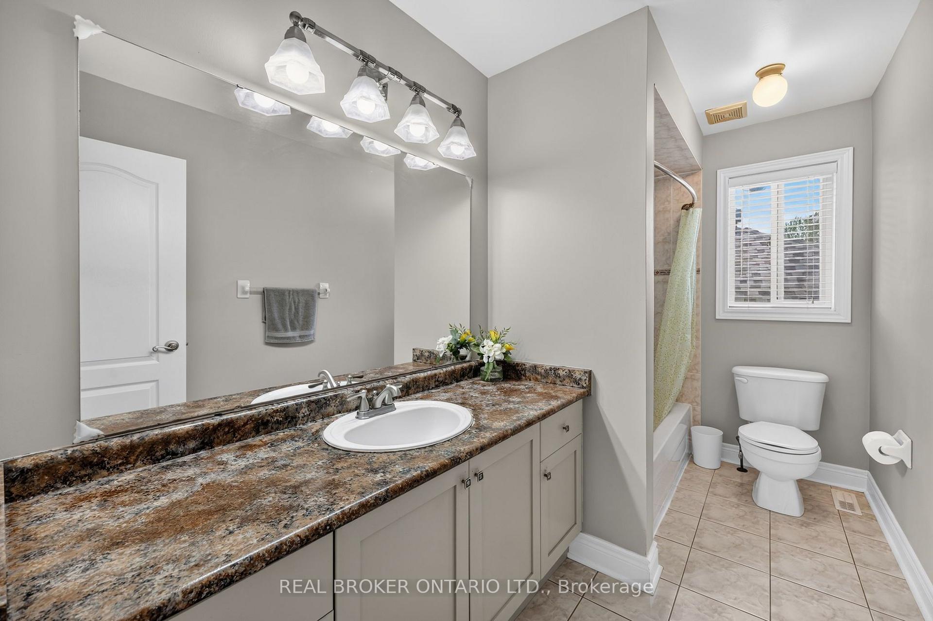 Photo 24 of 35 Bloom Crescent, Barrie, Ardagh — HOMEH