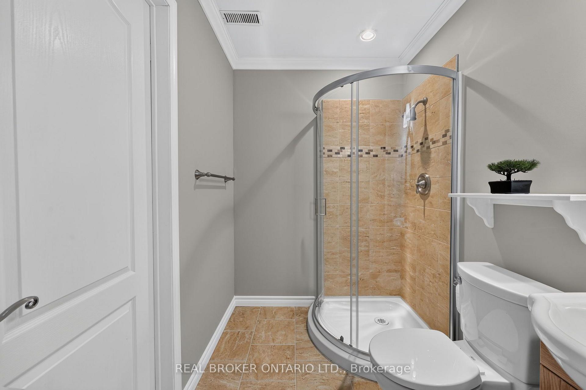 Photo 25 of 35 Bloom Crescent, Barrie, Ardagh — HOMEH