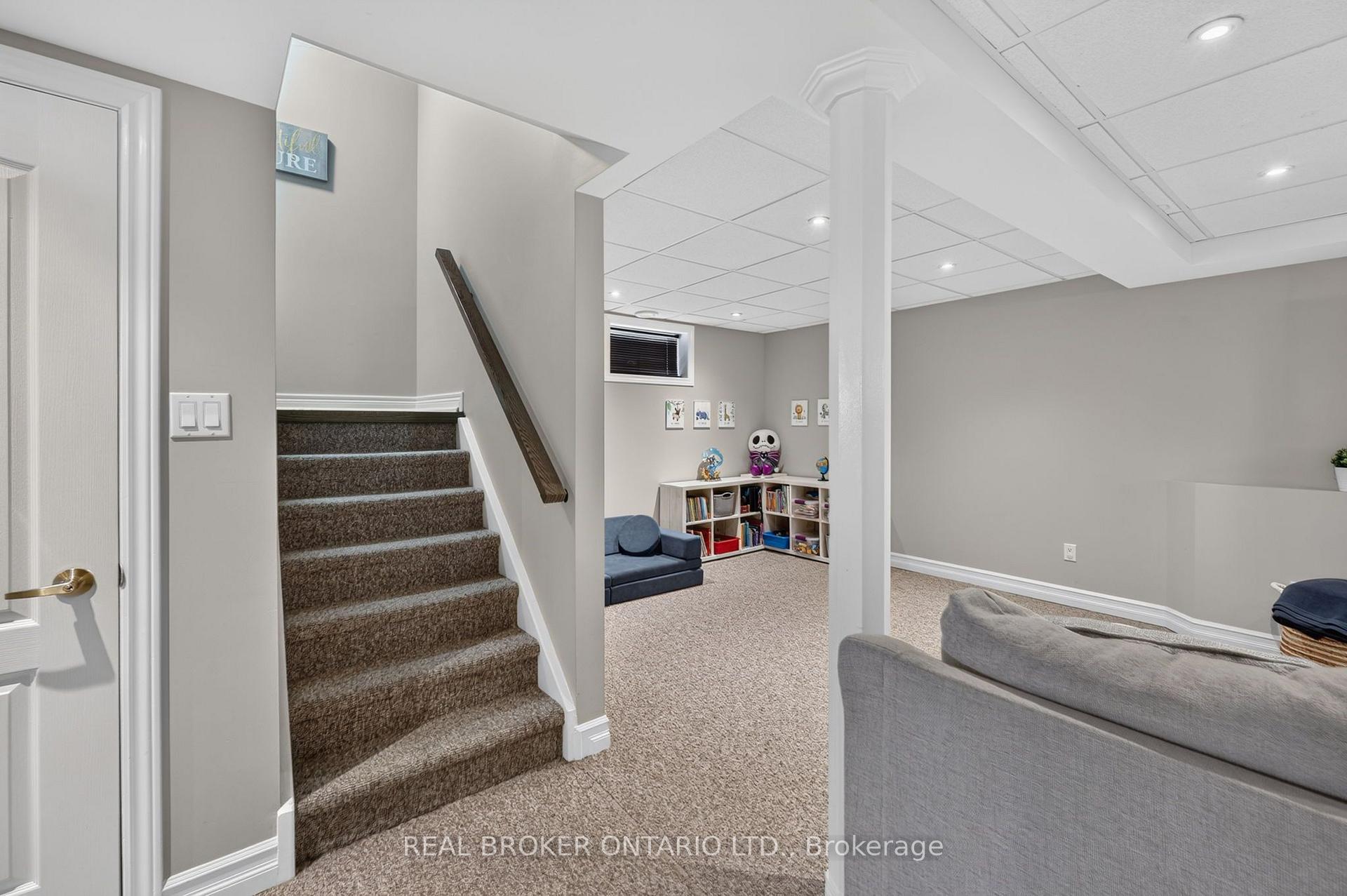 Photo 26 of 35 Bloom Crescent, Barrie, Ardagh — HOMEH