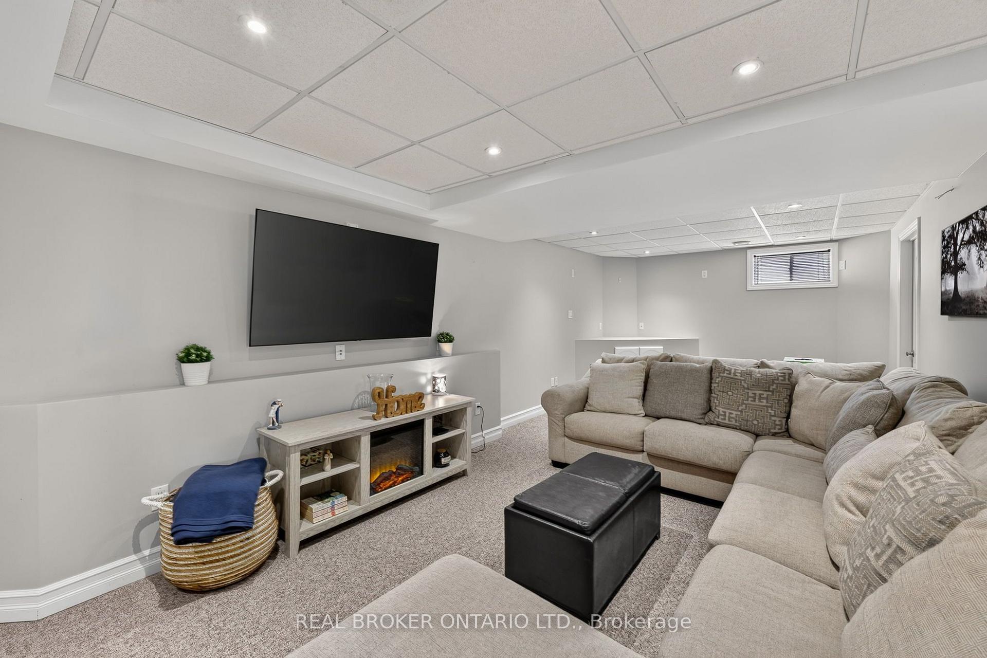 Photo 28 of 35 Bloom Crescent, Barrie, Ardagh — HOMEH