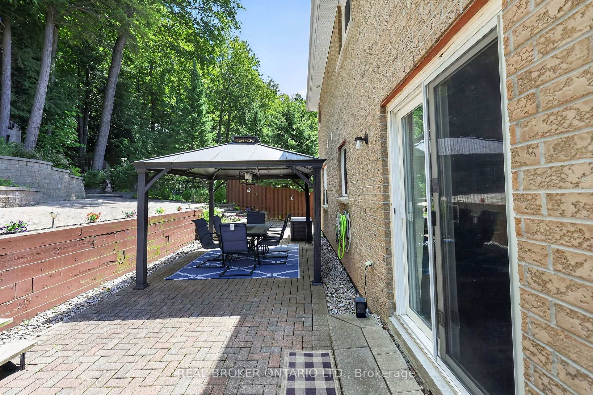 Photo 33 of 35 Bloom Crescent, Barrie, Ardagh — HOMEH
