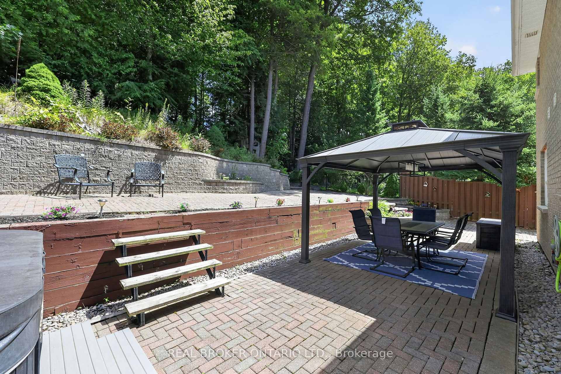 Photo 34 of 35 Bloom Crescent, Barrie, Ardagh — HOMEH