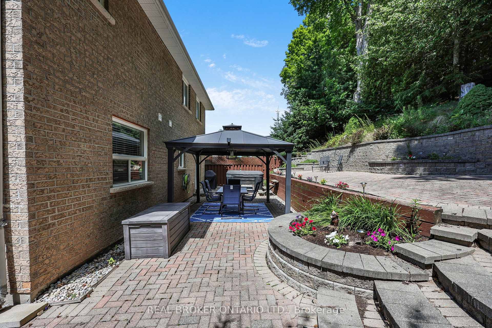Photo 36 of 35 Bloom Crescent, Barrie, Ardagh — HOMEH