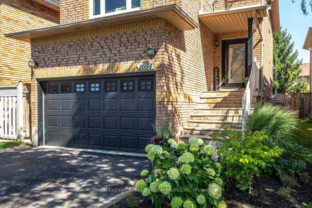 Photo 2 of 2054 Westmount Drive, Oakville, Westmount — HOMEH