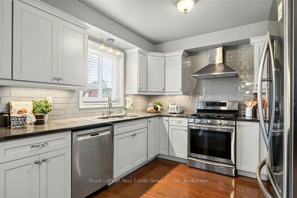 Photo 5 of 2054 Westmount Drive, Oakville, Westmount — HOMEH