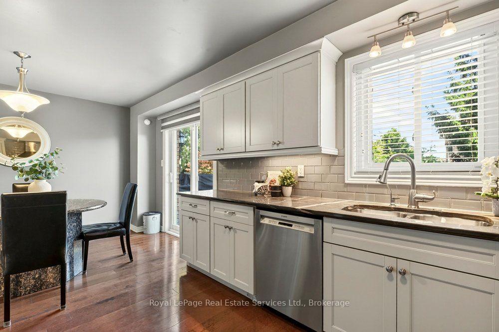 Photo 8 of 2054 Westmount Drive, Oakville, Westmount — HOMEH