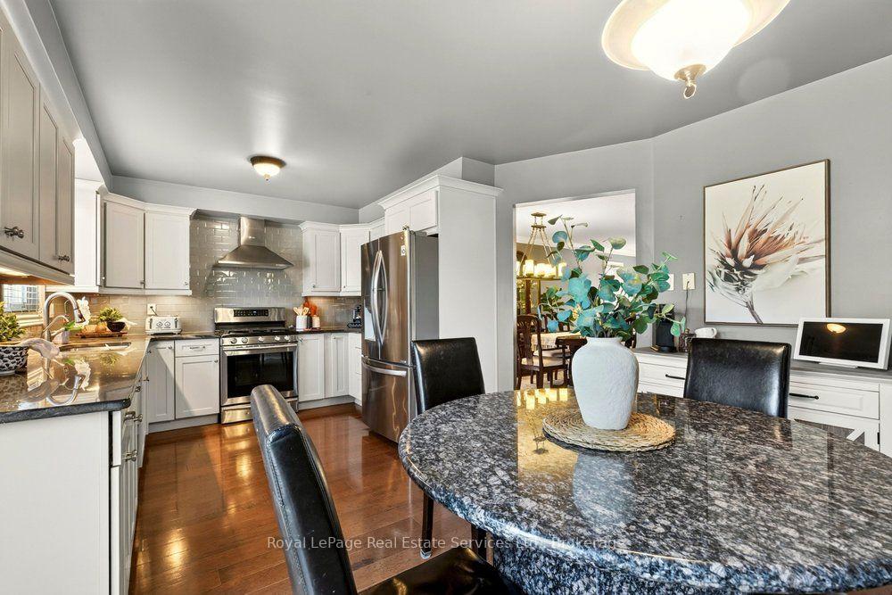 Photo 10 of 2054 Westmount Drive, Oakville, Westmount — HOMEH