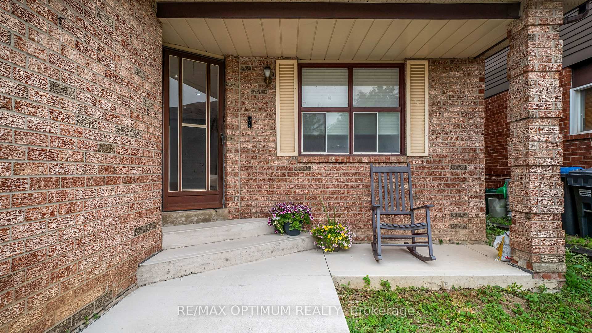 Photo 3 of 11 Donaldson Drive, Brampton, Brampton South — HOMEH