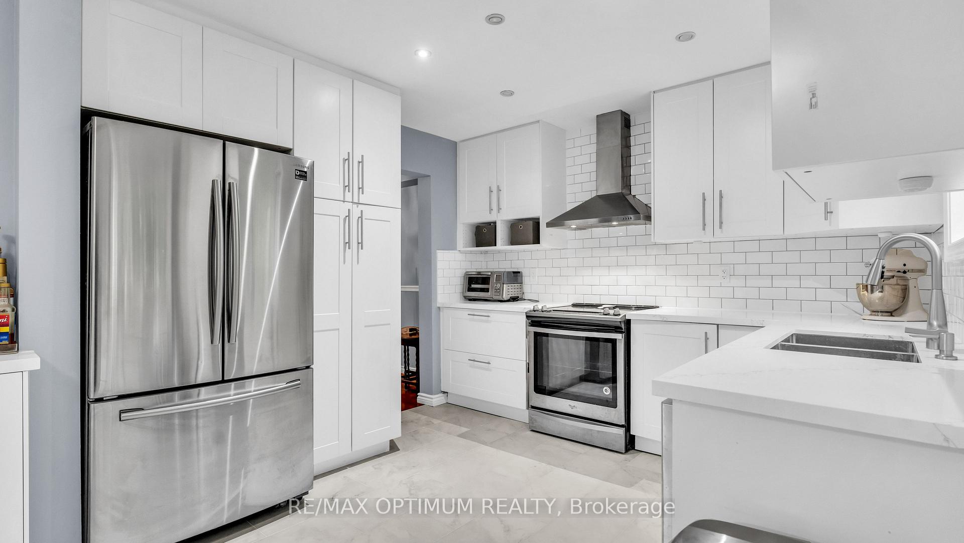 Photo 9 of 11 Donaldson Drive, Brampton, Brampton South — HOMEH