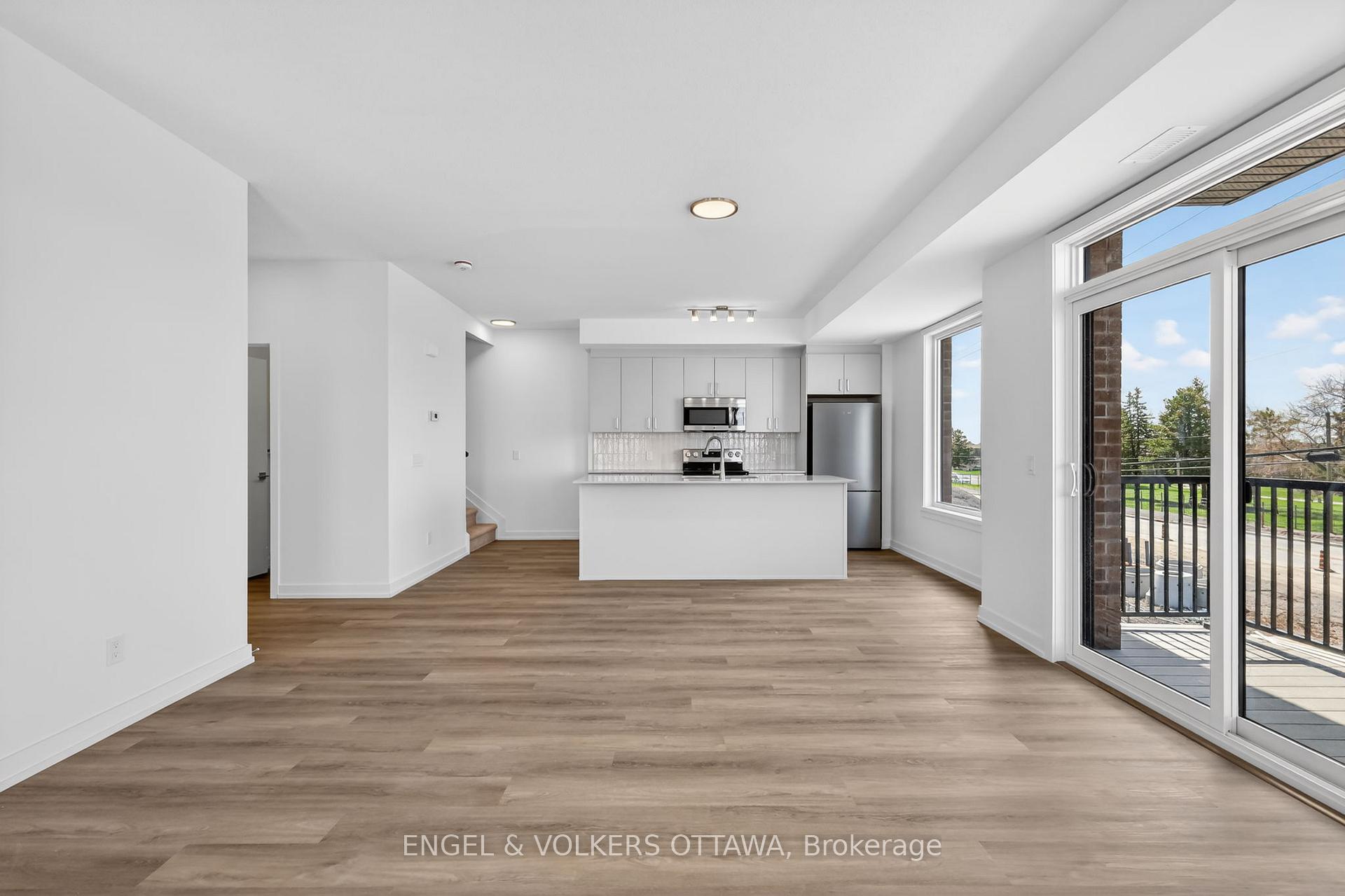 Photo 4 of 120 Stardust Private, Ottawa, Leitrim — HOMEH