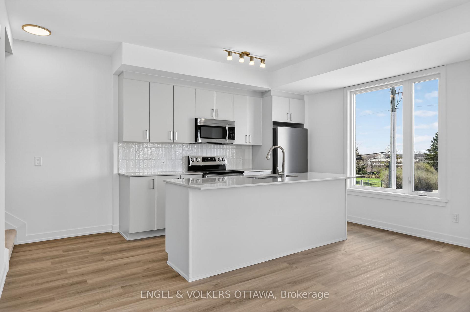 Photo 8 of 120 Stardust Private, Ottawa, Leitrim — HOMEH