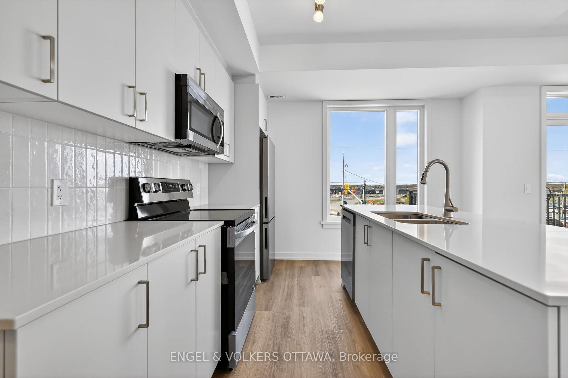 Photo 11 of 120 Stardust Private, Ottawa, Leitrim — HOMEH