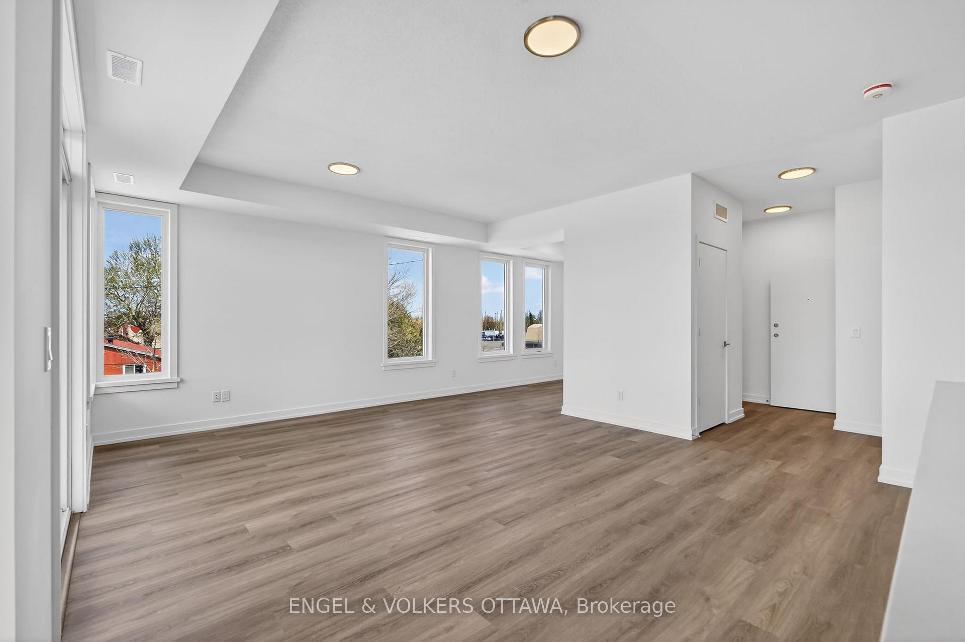 Photo 14 of 120 Stardust Private, Ottawa, Leitrim — HOMEH