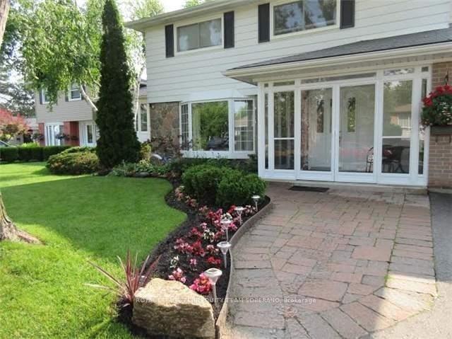 Photo 3 of 54 Roberts Crescent, Brampton, Brampton East — HOMEH