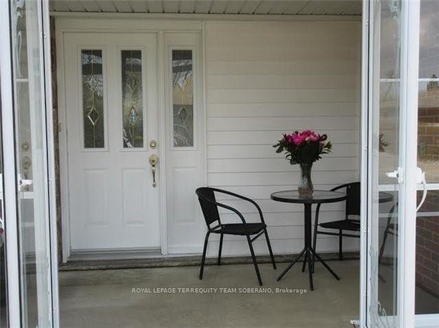 Photo 5 of 54 Roberts Crescent, Brampton, Brampton East — HOMEH