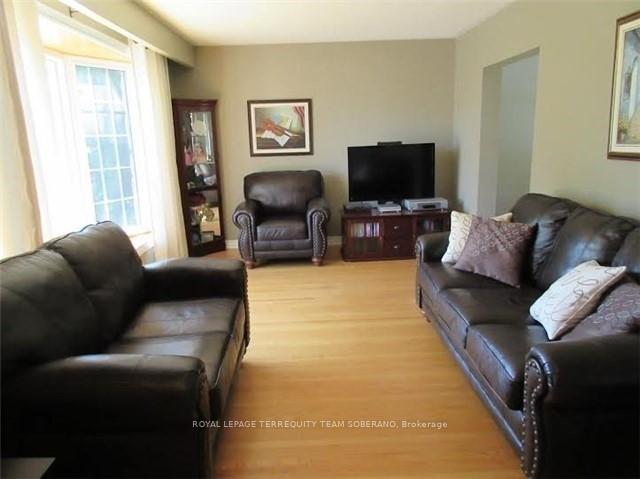 Photo 9 of 54 Roberts Crescent, Brampton, Brampton East — HOMEH