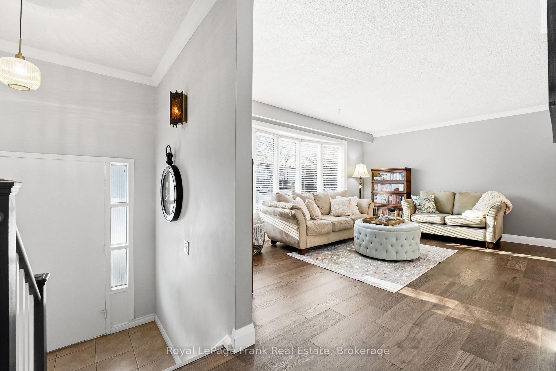 Photo 5 of 489 Crestwood Drive, Oshawa, O'Neill — HOMEH
