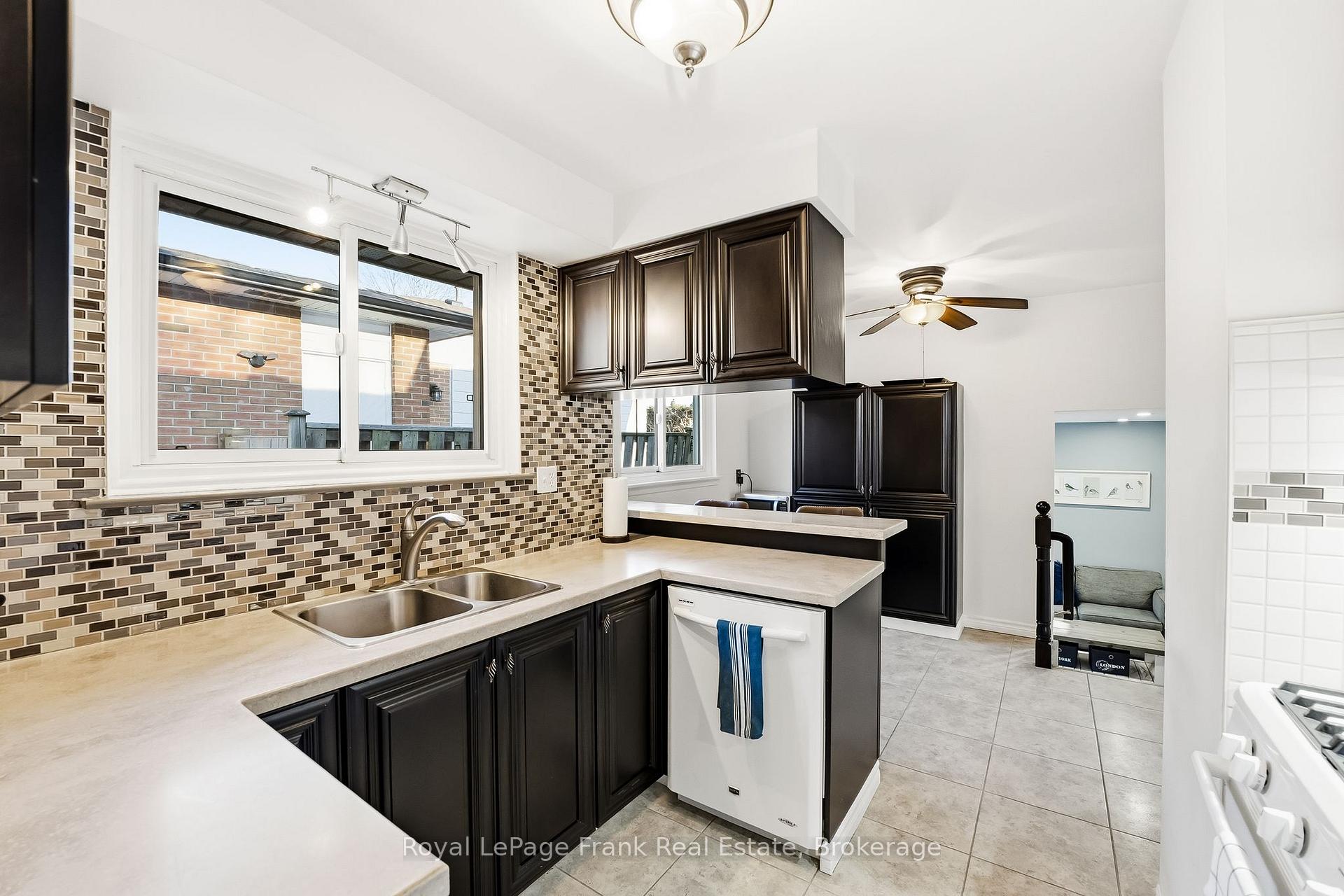 Photo 14 of 489 Crestwood Drive, Oshawa, O'Neill — HOMEH
