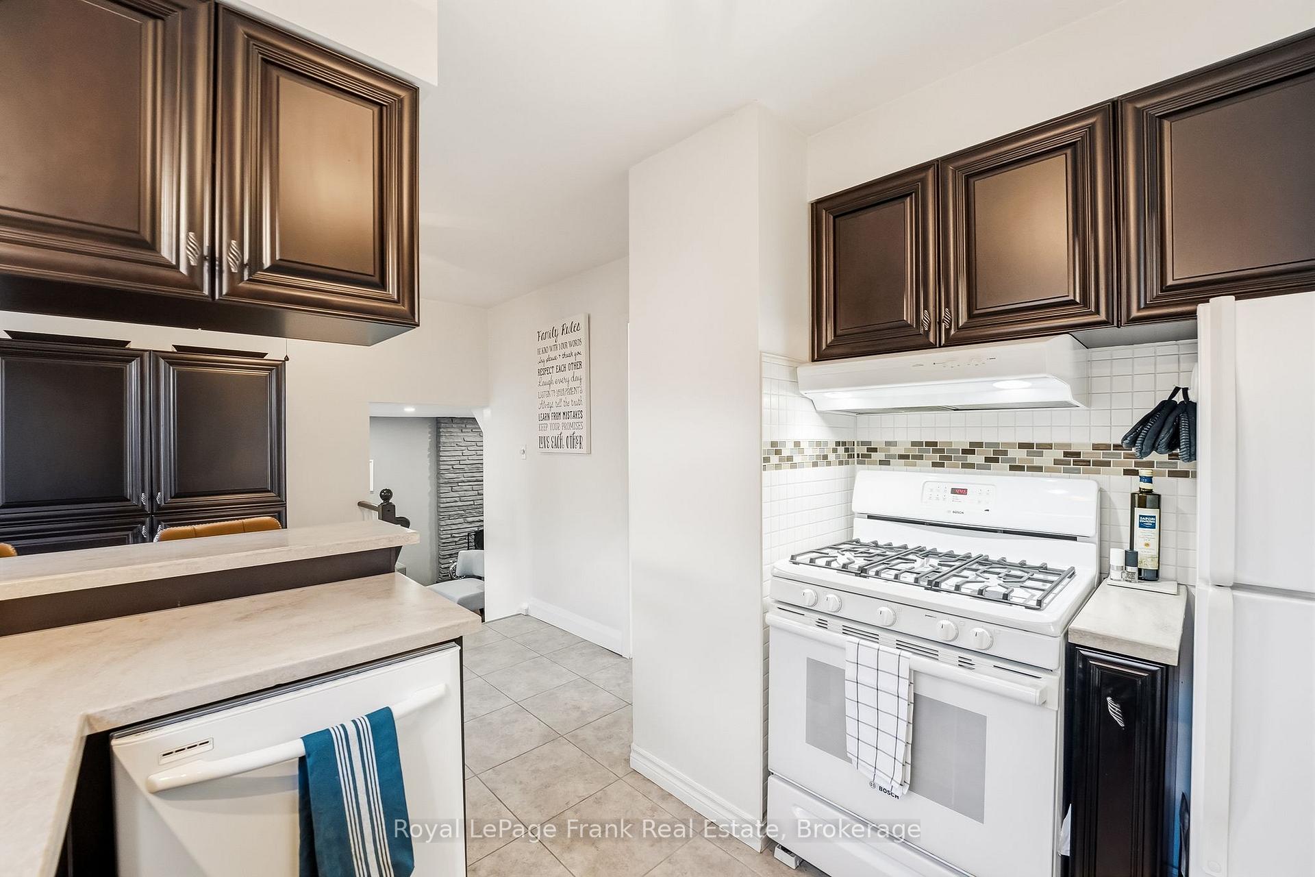 Photo 15 of 489 Crestwood Drive, Oshawa, O'Neill — HOMEH