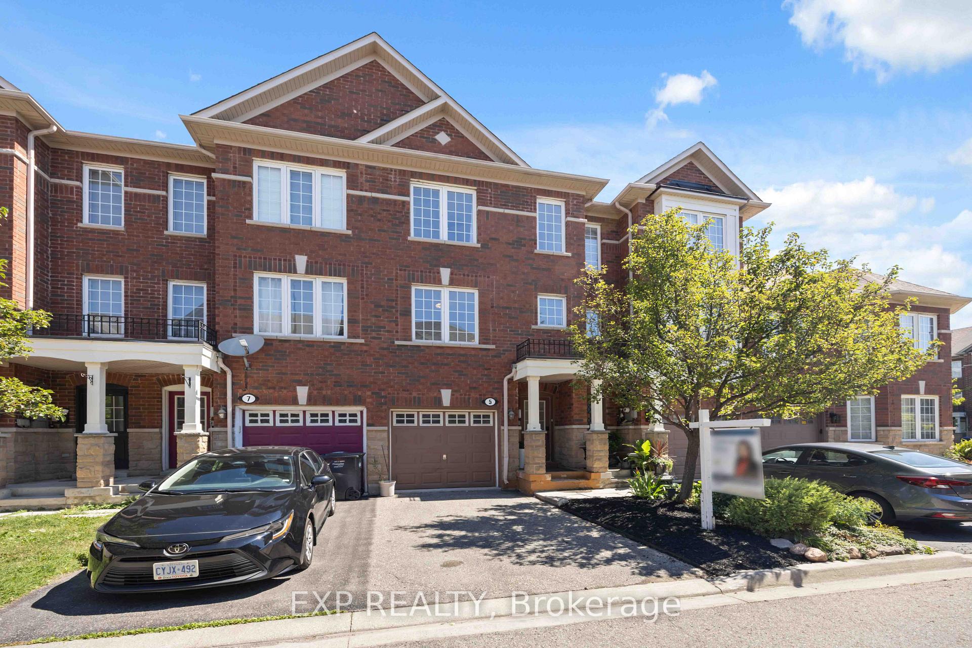 Photo 2 of 5 Garden Park Lane, Brampton, Downtown Brampton — HOMEH