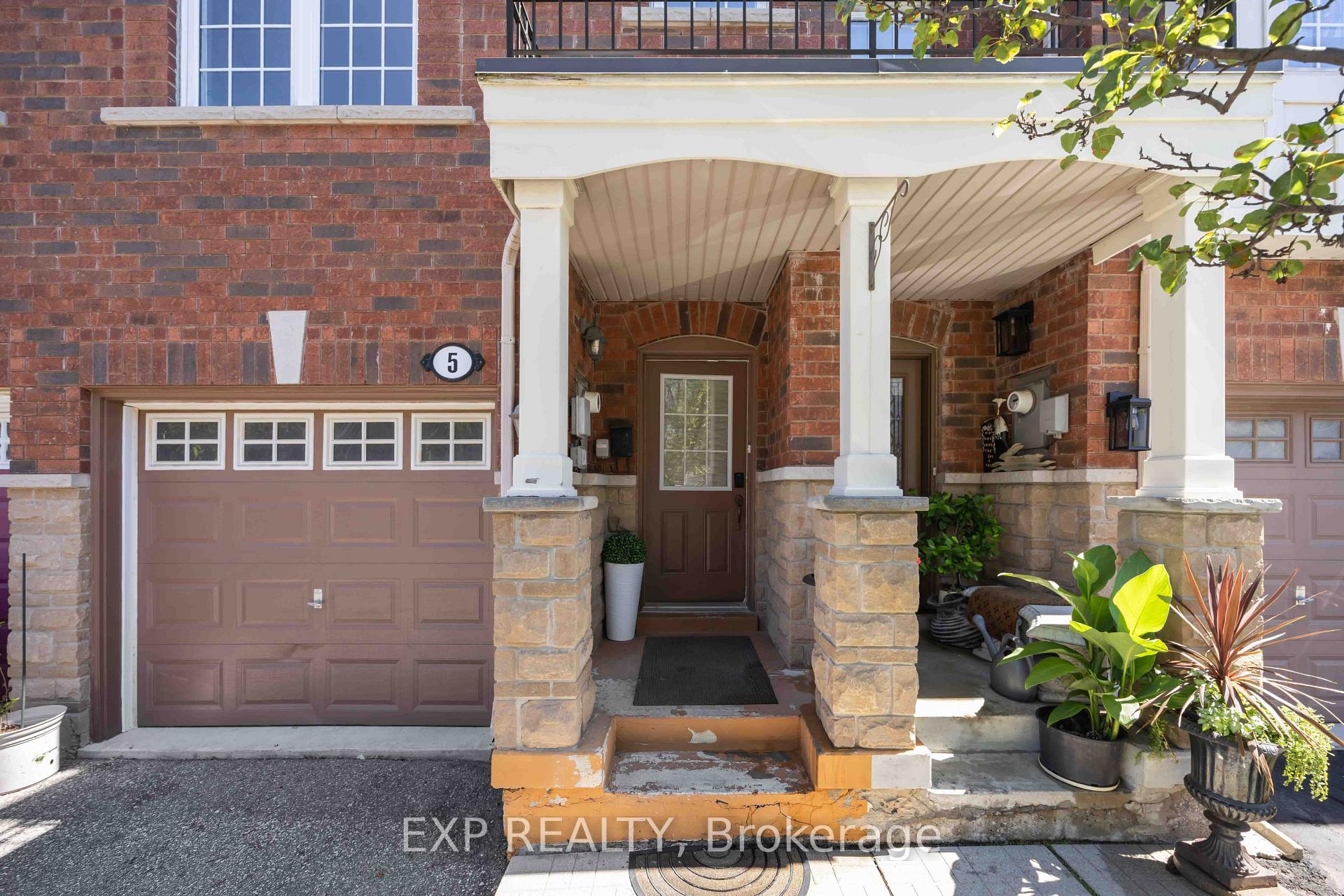 Photo 3 of 5 Garden Park Lane, Brampton, Downtown Brampton — HOMEH