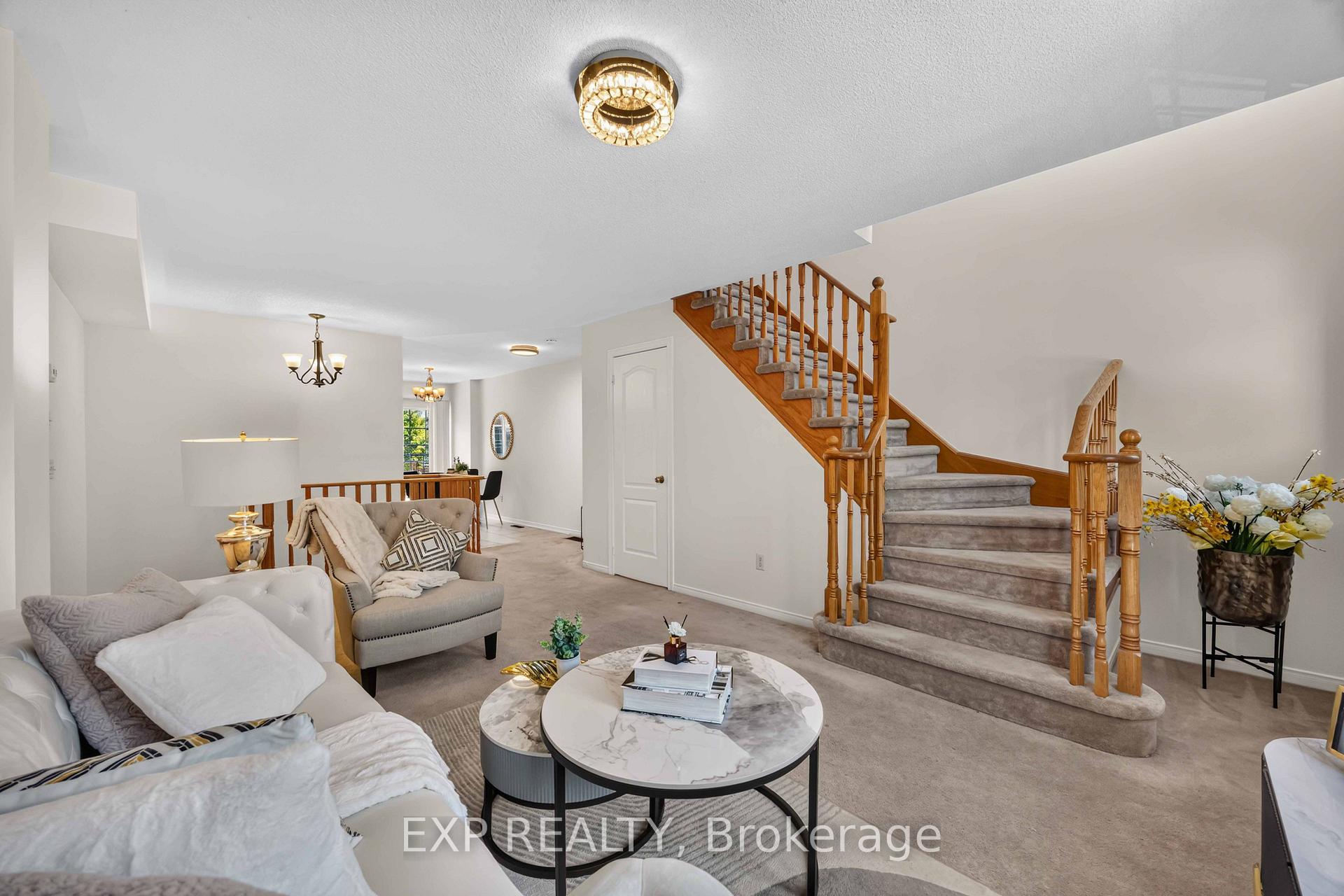 Photo 7 of 5 Garden Park Lane, Brampton, Downtown Brampton — HOMEH
