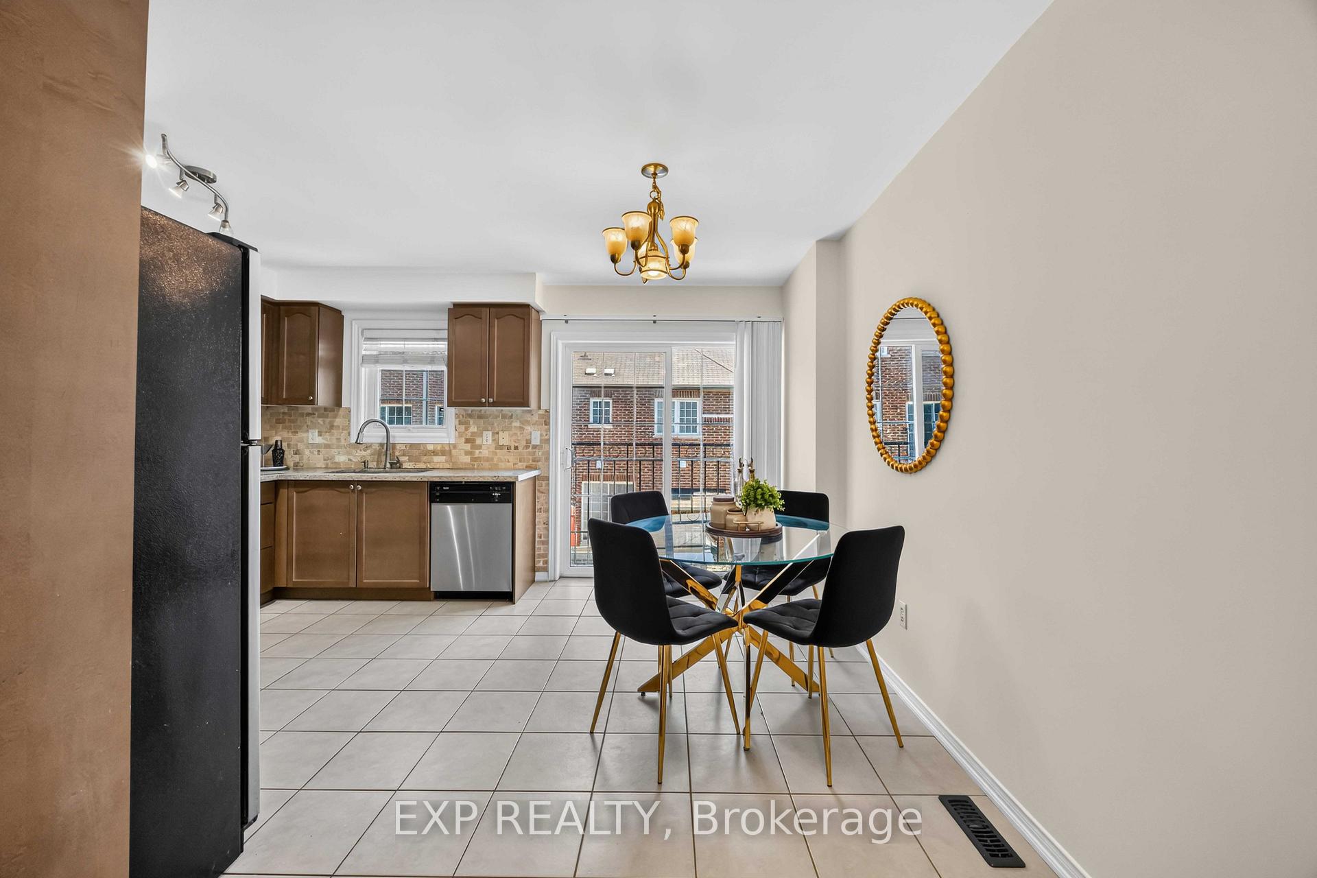 Photo 12 of 5 Garden Park Lane, Brampton, Downtown Brampton — HOMEH