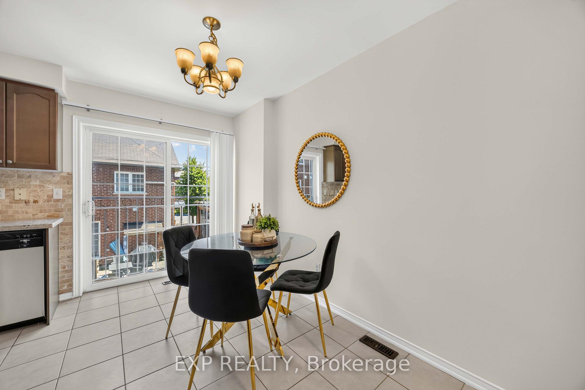 Photo 15 of 5 Garden Park Lane, Brampton, Downtown Brampton — HOMEH
